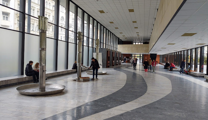 Prague to Karlovy Vary Tour with Lunch and Moser Museum