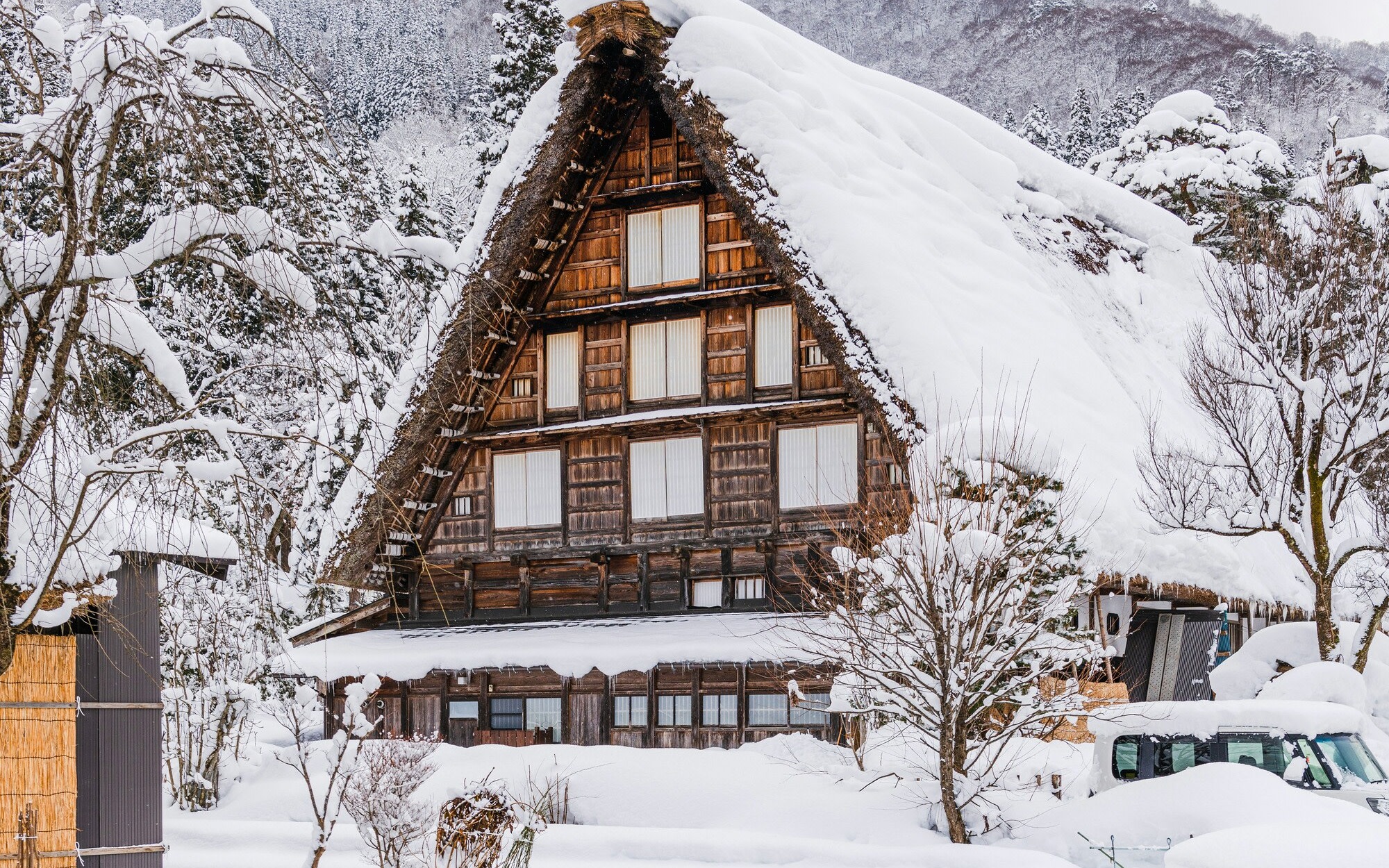 Shirakawago and Kanazawa Day Tour and optional bullet train