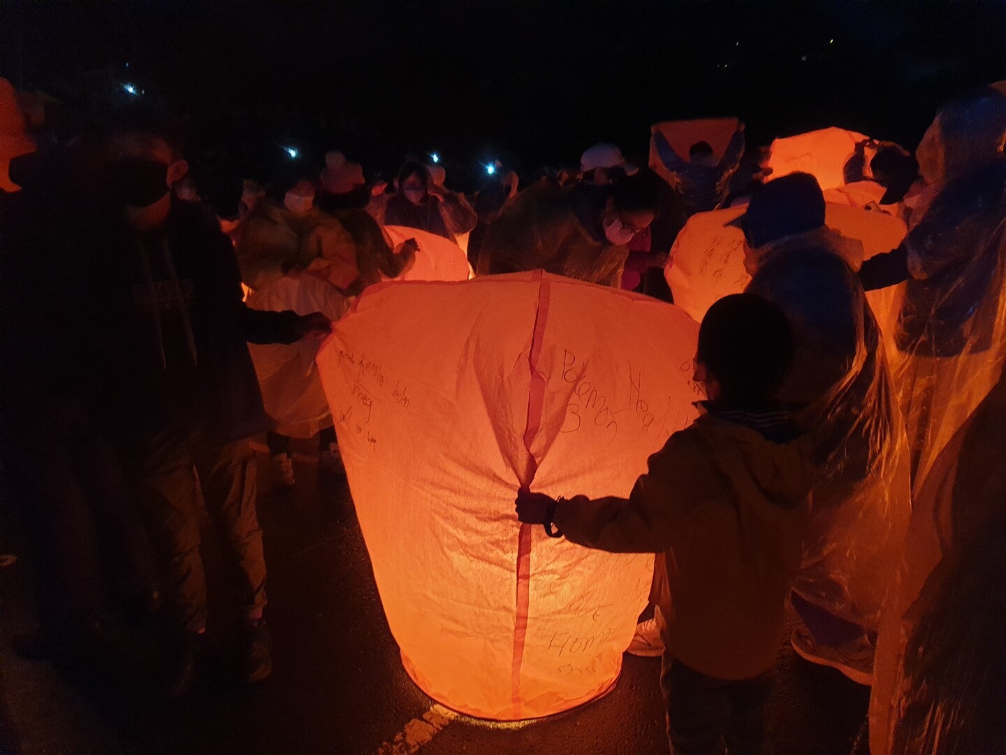 Pingxi Sky Lantern Festival Day Tour from Taipei