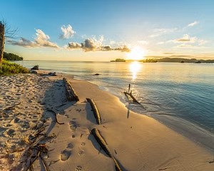 黑哈海灘 & Puncak Segoro & Gesing海灘之旅（日惹出發）