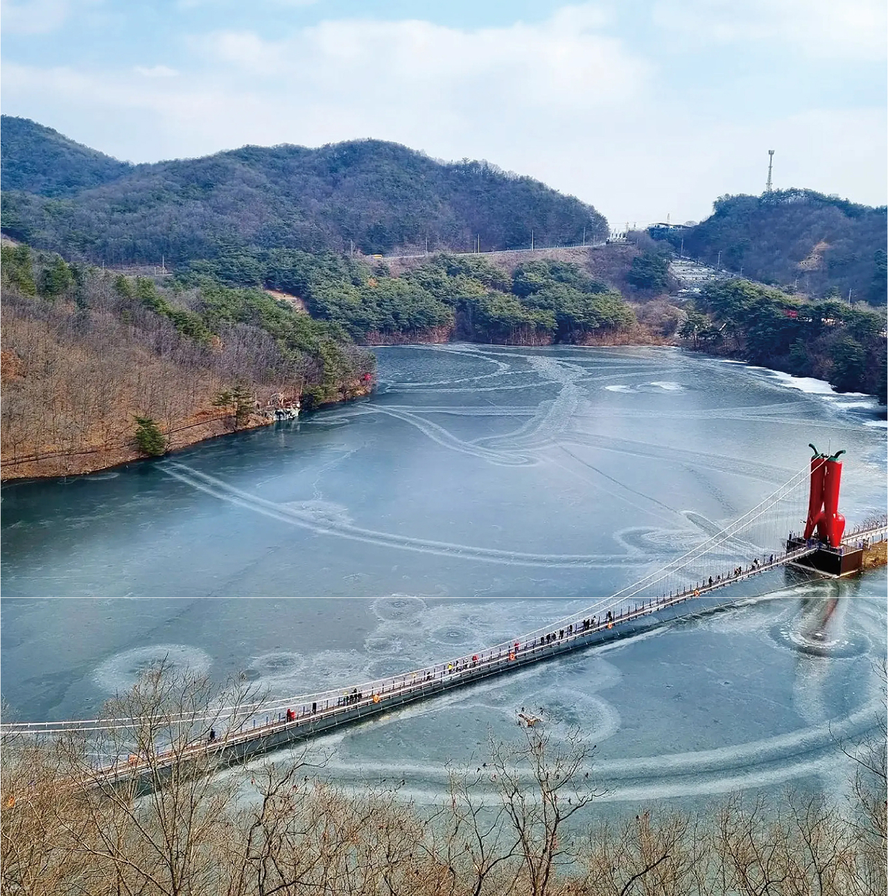 😁同時享受在搖擺的橋上帶來的刺激和周圍美麗的自然風光。 😁同時享受在搖擺的橋上帶來的刺激和周圍美麗的自然風光。