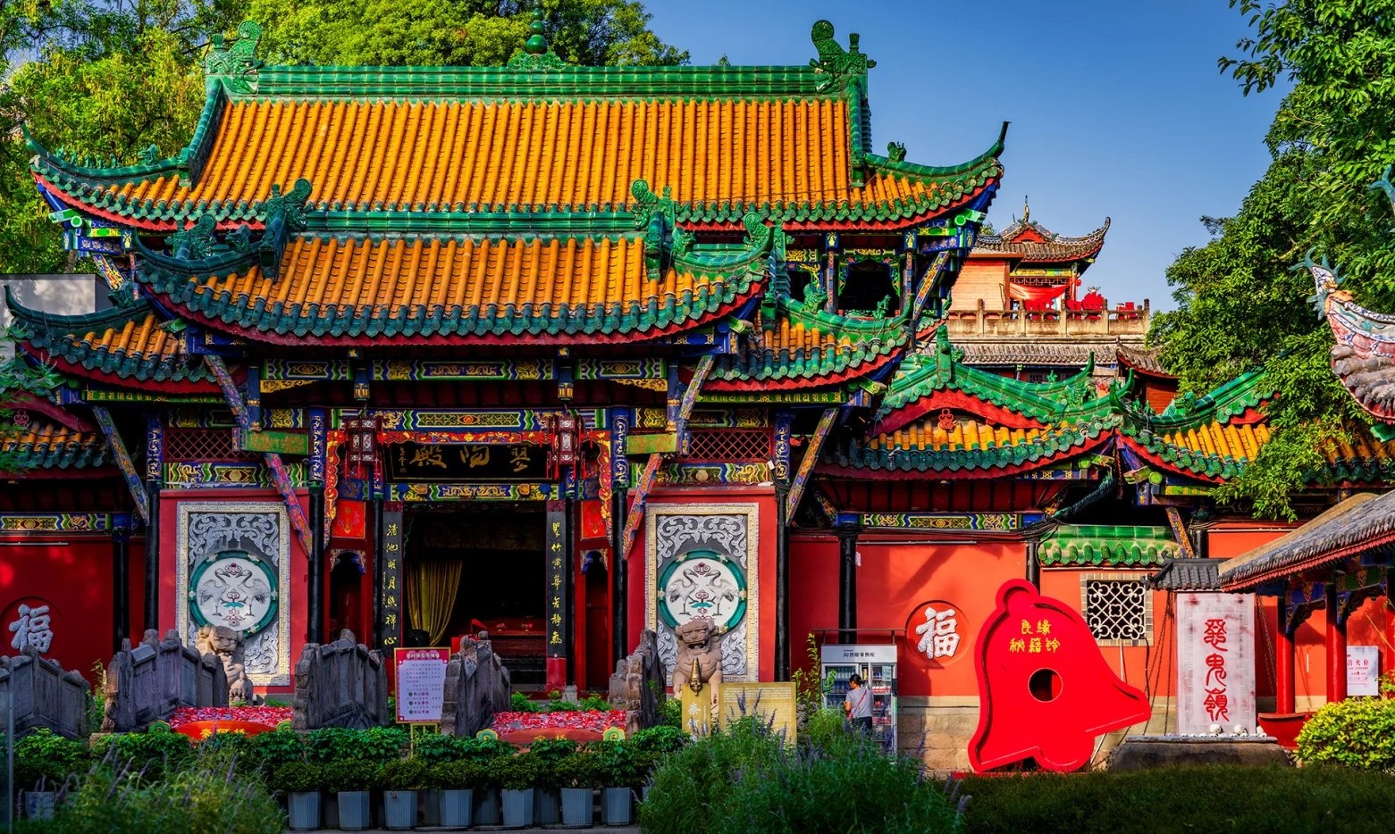 豐都鬼城，這裡不僅是民間傳說中牛鬼蛇神的供奉地，同時也是集儒、道、佛為一體的民俗文化藝術寶庫