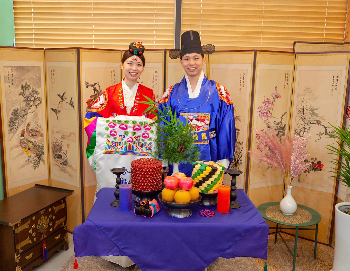我們也提供新娘和新郎美麗的傳統韓式婚禮韓服。