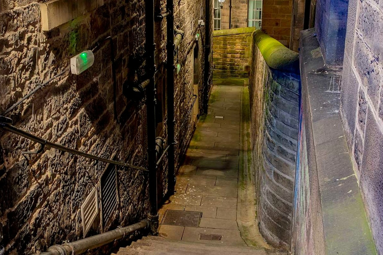 Edinburgh Dark Secrets of the Old Town Ghost Walking Tour