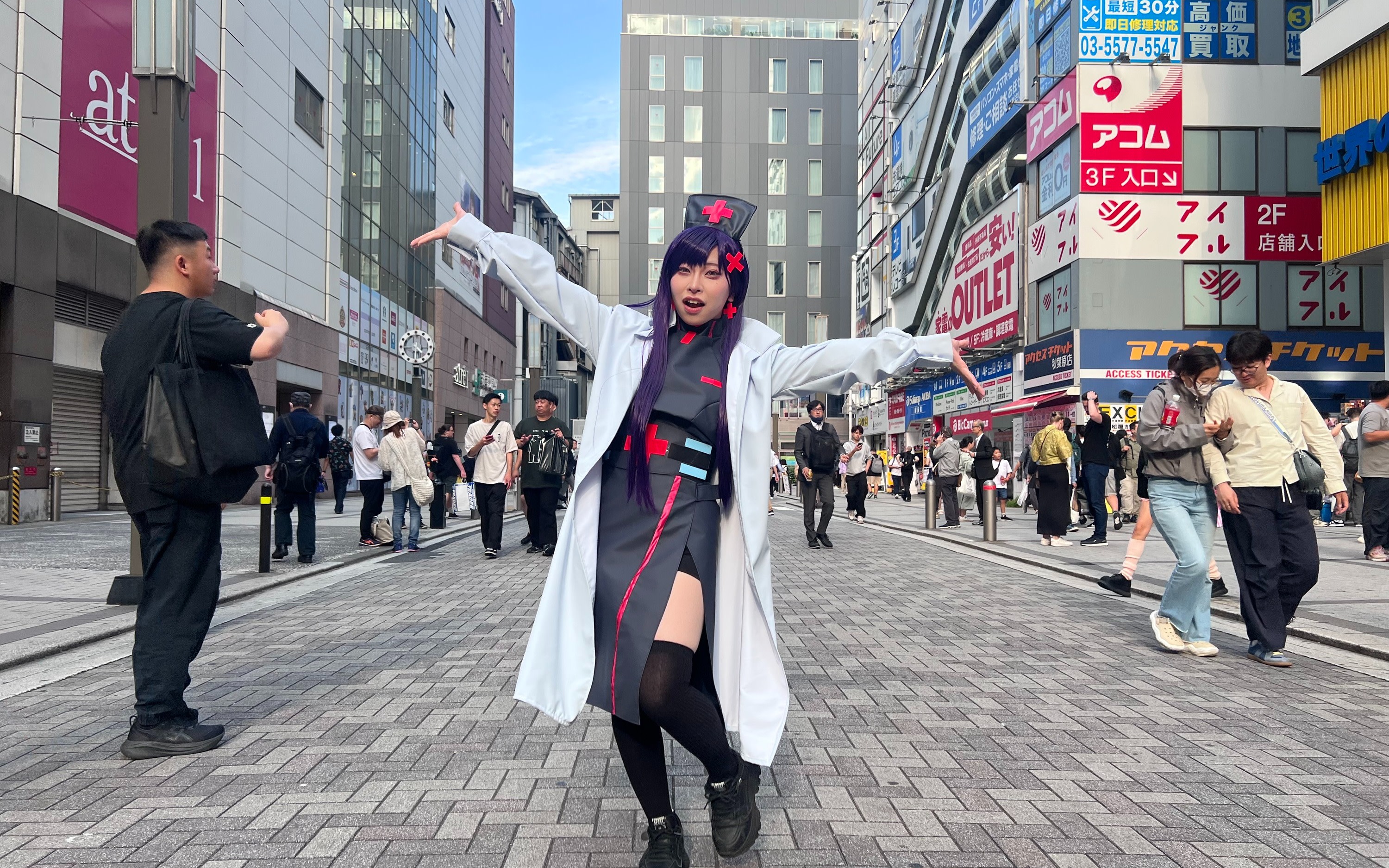 Explore Akihabara with a Local Cosplayer!