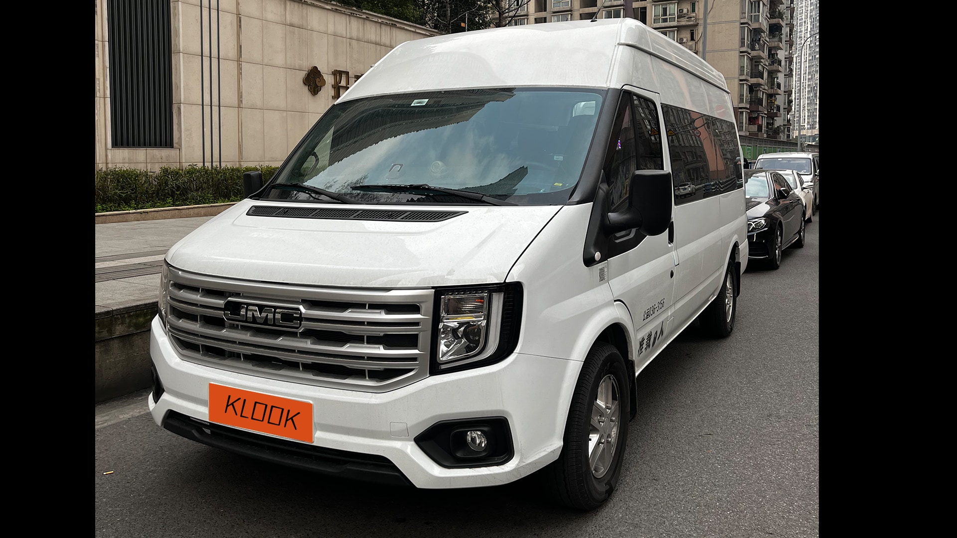 9-seat comfortable car reference picture