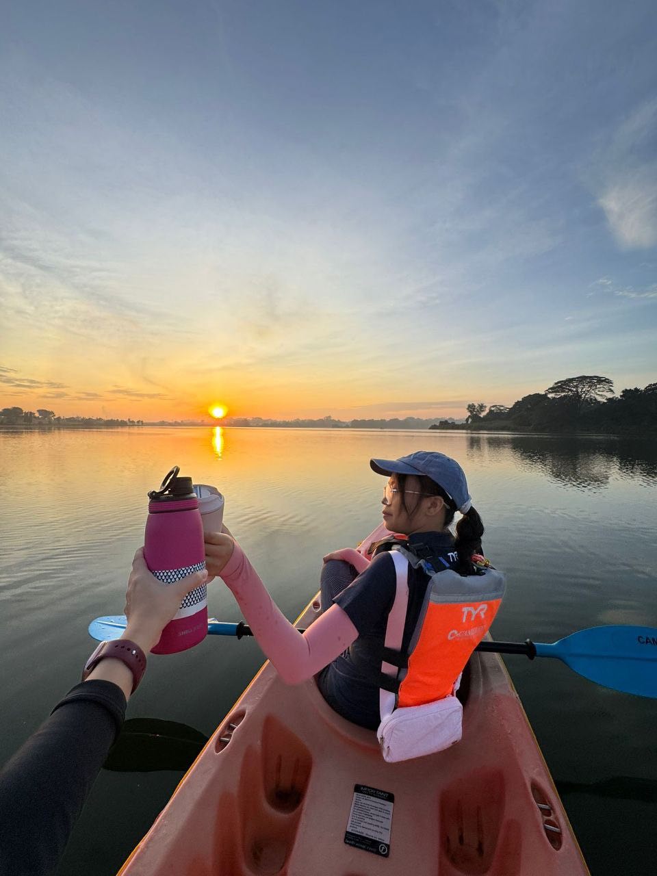 晨曦獨木舟與早餐：平靜水域。金色天空。水庫畔早餐。以寧靜的導覽式晨曦獨木舟體驗開啟您的一天，讓您感受煥然一新、身心踏實、活力充沛。

