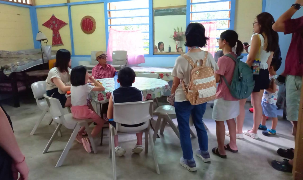 參與者將在村長的家中與其互動，深入了解甘榜（kampong）的生活點滴。