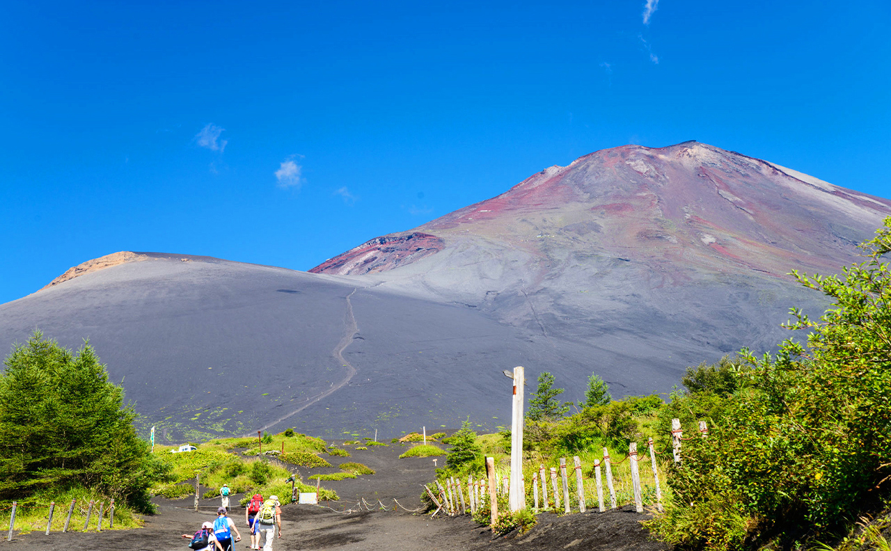 富士山五合+新倉山淺間公園+忍野八海+御殿場奧萊