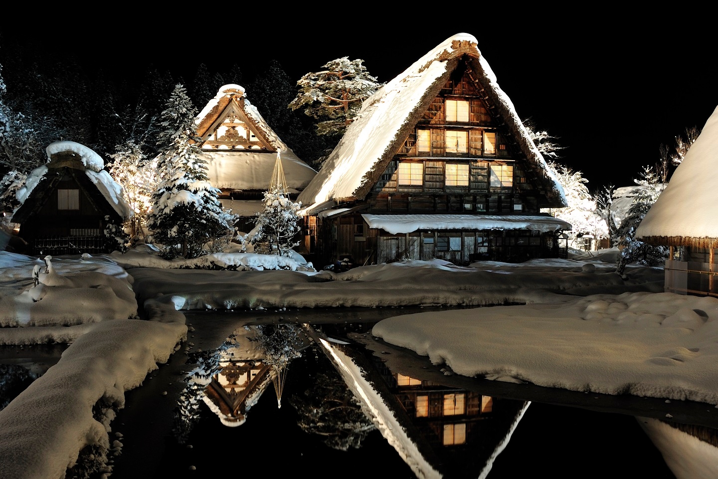 2D1N Shirakawago Light-up 2024 & Takayama Tour with Snow Play