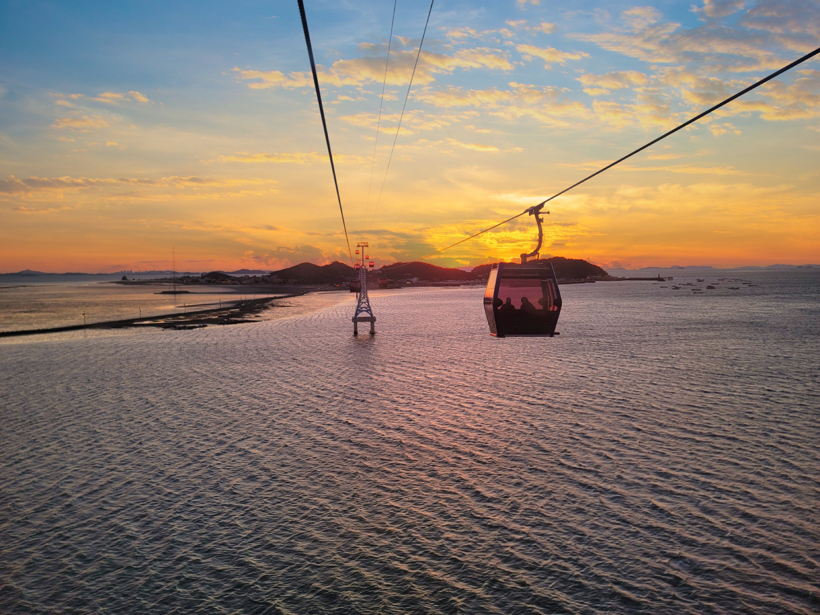 體驗韓國最迷人的景色之一——橫跨大海的全景空中之旅！