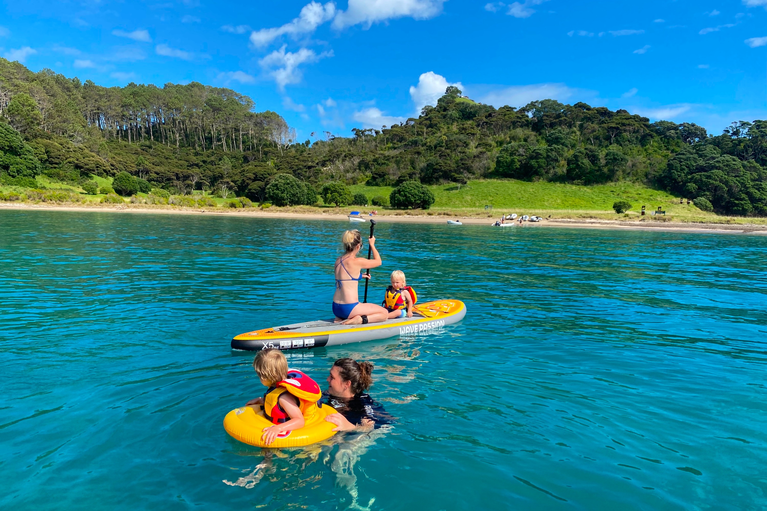 Bay of Islands Day Cruise and Island Stop