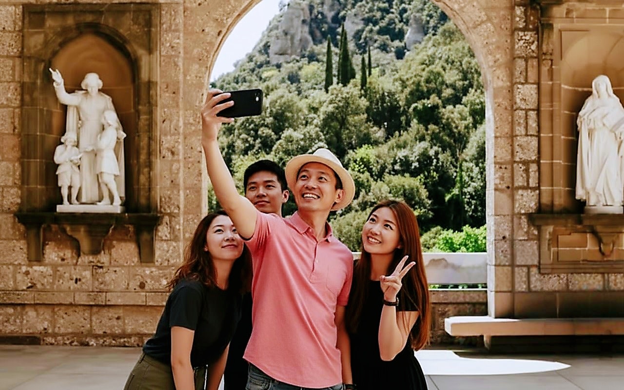 Barcelona to Montserrat Monastery & Museum Day Tour