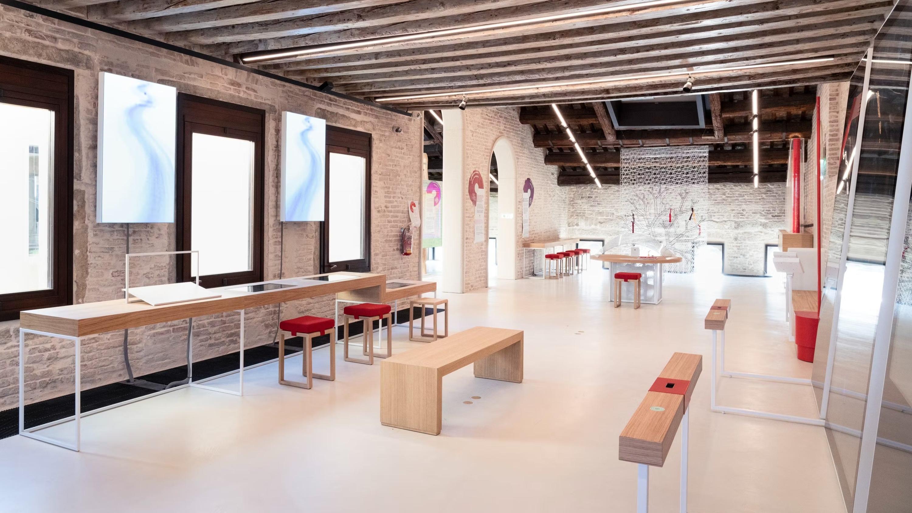 潛力無限展覽（A World of Potential exhibition）在人類安全網絡之家（Human Safety Net House）