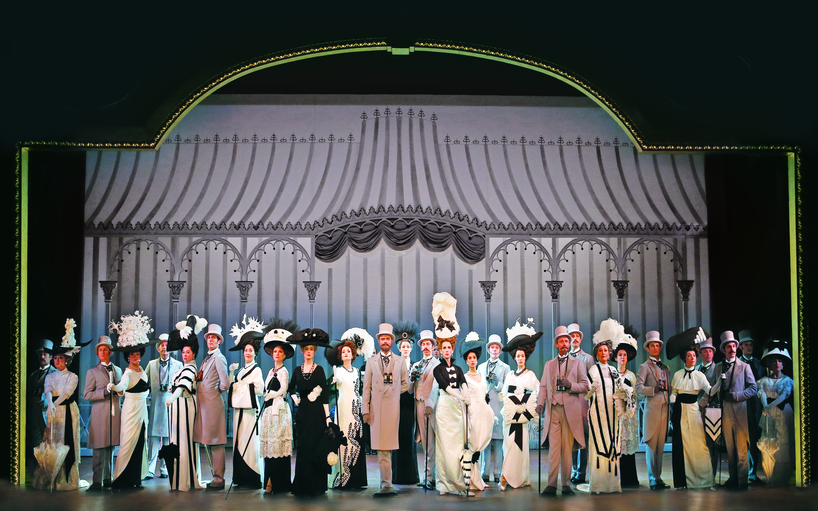 在雪梨重溫百老匯的經典鉅作,欣賞令人難忘的歌曲和炫目的戲劇表演。 在雪梨重溫百老匯的經典鉅作,欣賞令人難忘的歌曲和炫目的戲劇表演。