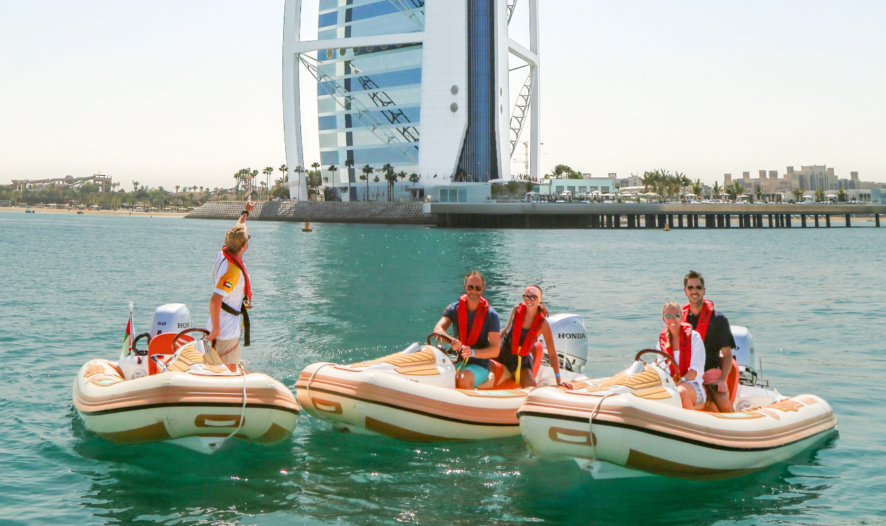 搭乘您的專屬座駕,以全新視角探索迷人海岸線 搭乘您的專屬座駕,以全新視角探索迷人海岸線