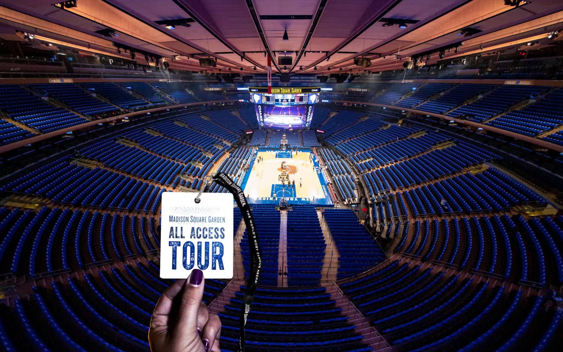 跟隨知識淵博的導遊,探索歷史軼事與迷人故事。 跟隨知識淵博的導遊,探索歷史軼事與迷人故事。