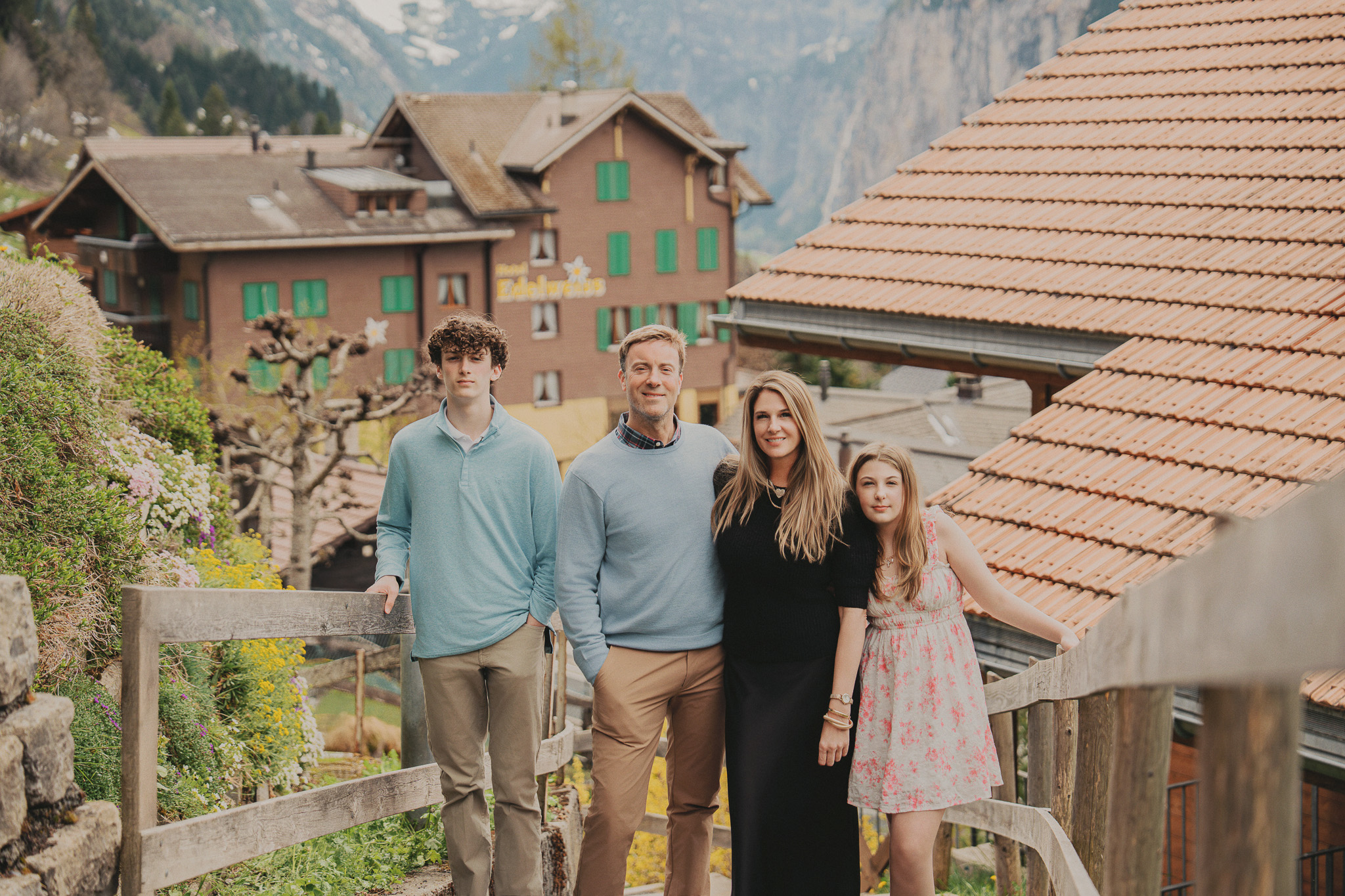 Private Photoshoot Tour: Lauterbrunnen & Wengen at the best spots