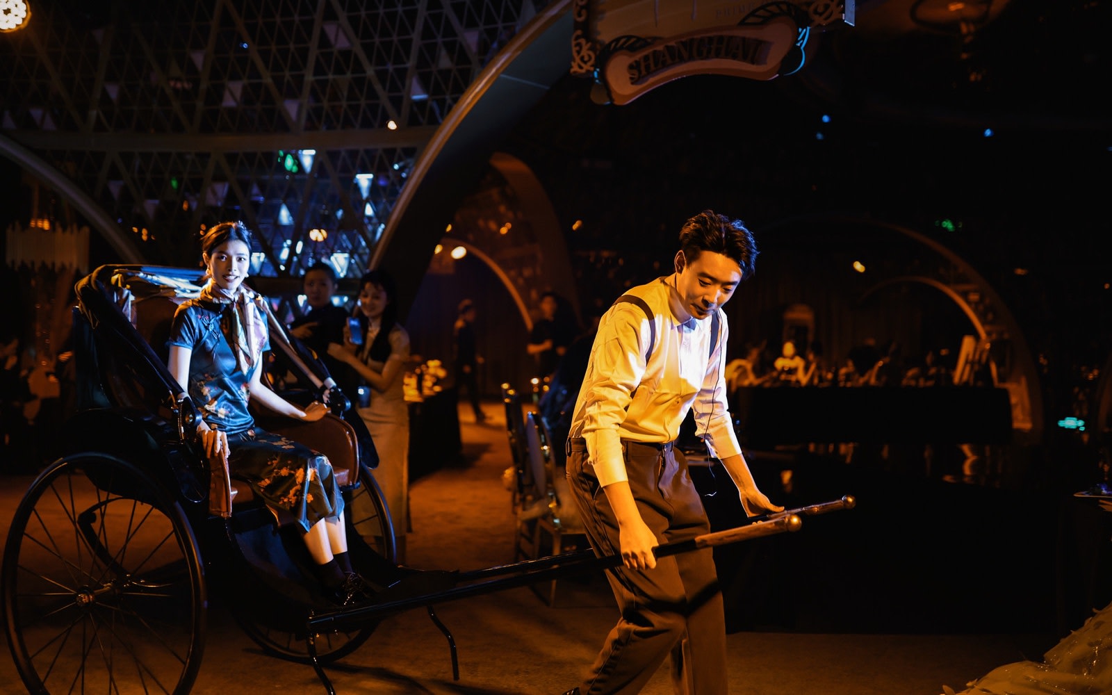 Shanghai - Glamorous Banquet Meal Show