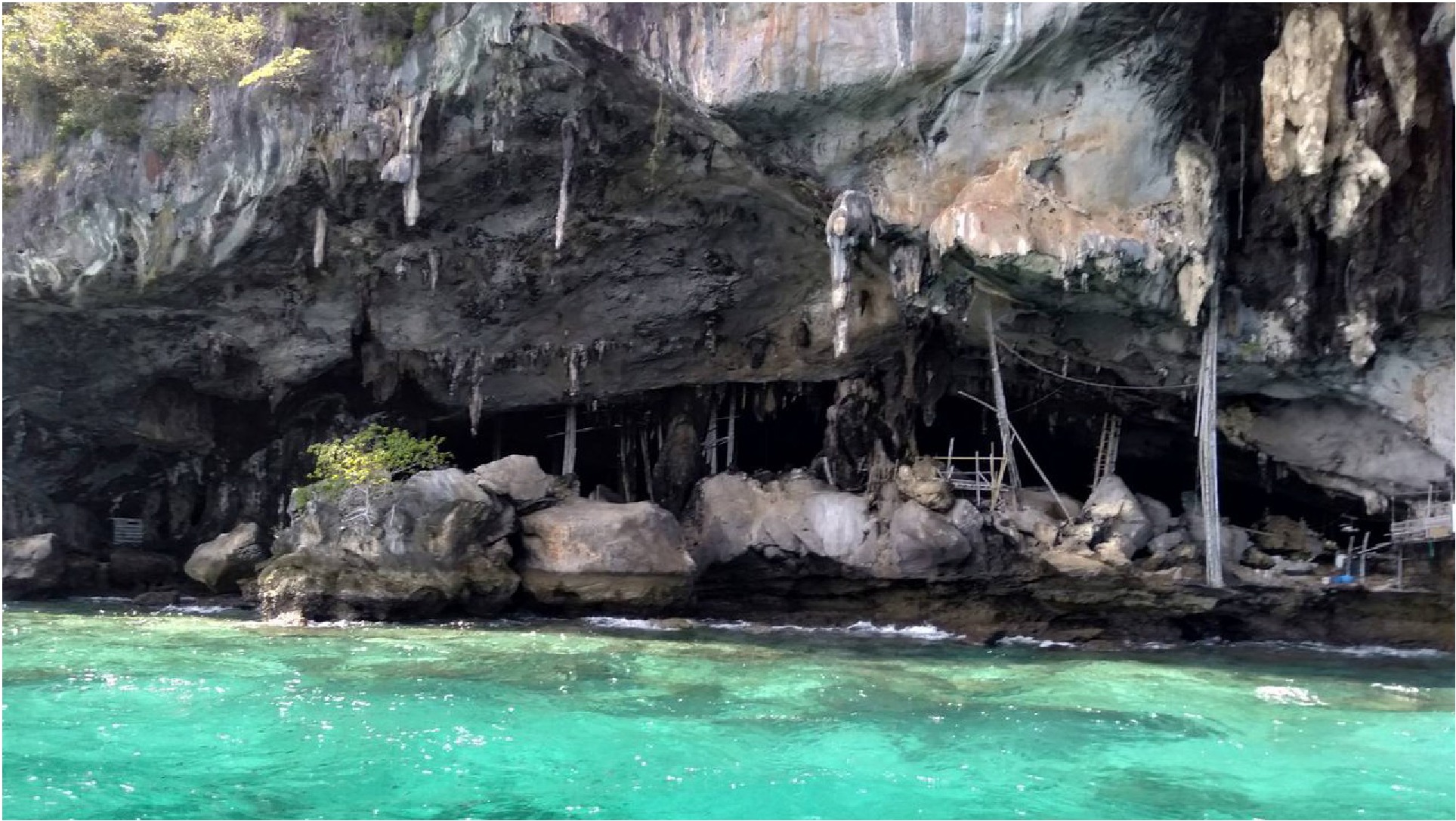 普吉島：快艇雙體船皮皮島一日遊 (Phuket: Phi Phi island Day Tour by Speedboat Catamaran)