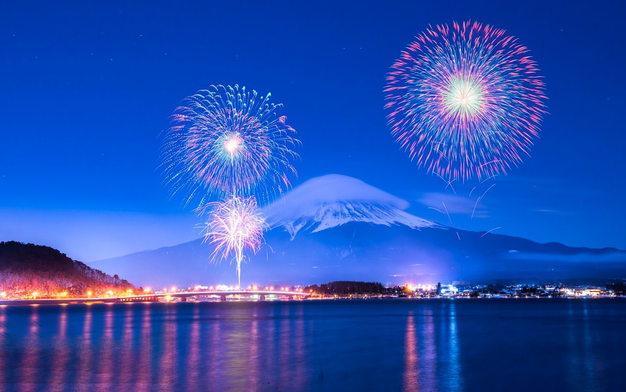 [Limited Mt. Fuji Fireworks in 2026] Lake Kawaguchi & Lake Yamanaka & Arakurayama Sengen Park & Nikawa Toki Shop & Lawson Convenience Store & Oshino Hakkai (Departure from Tokyo)