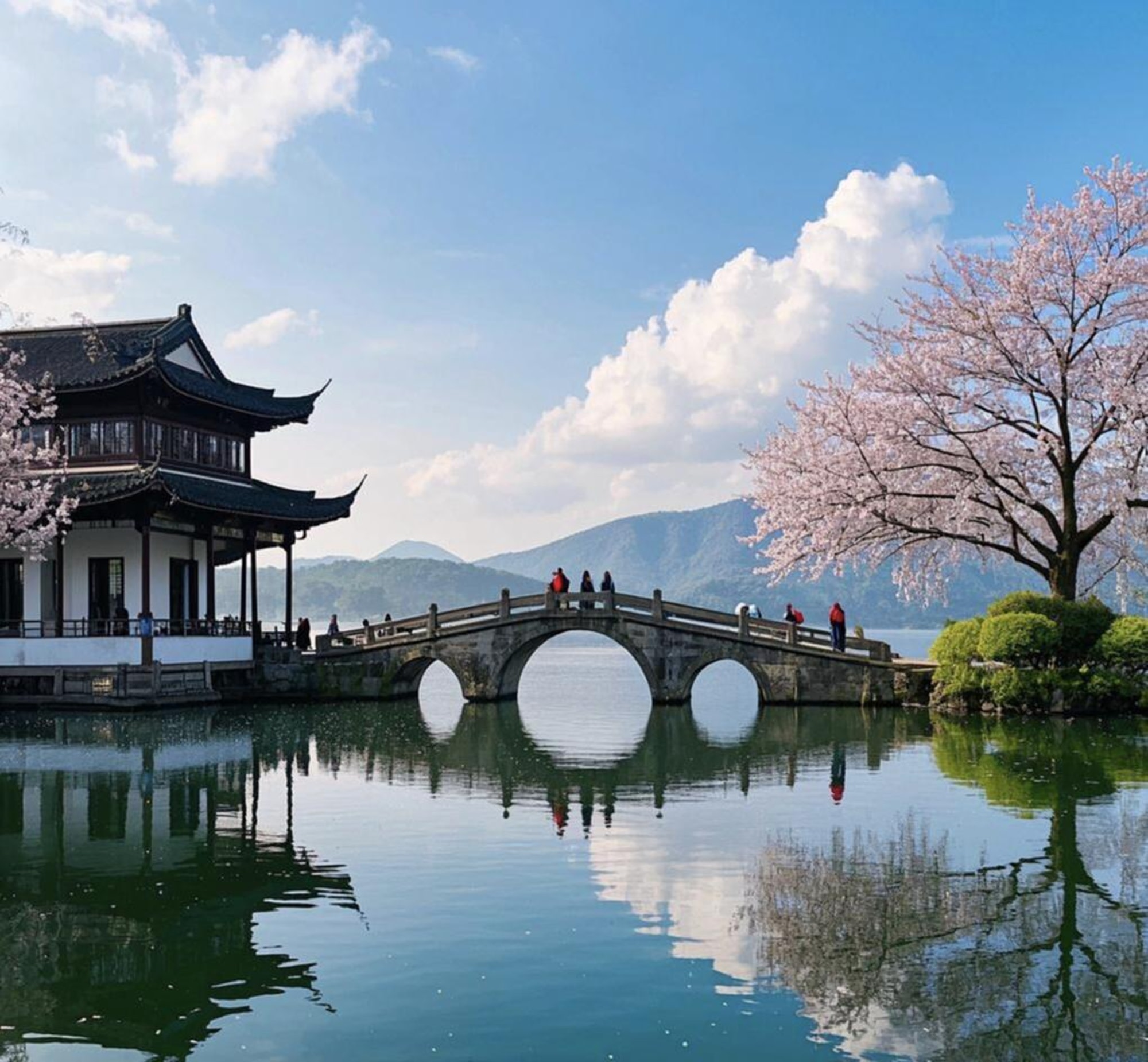 West Lake Cruise, Leifeng Pagoda & Lingyin/Song Town Day Tour