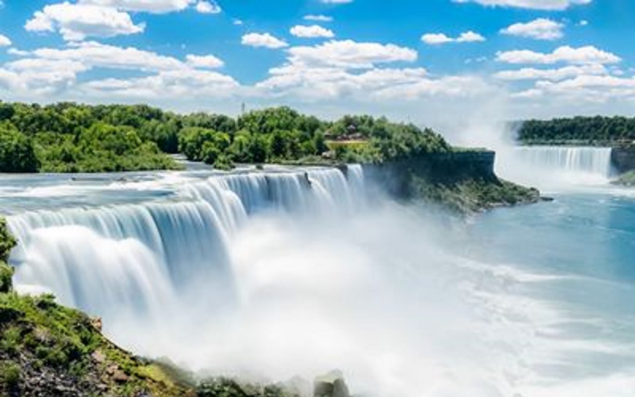 Niagara Falls Iconic Waterfalls and Observation Decks Day Tour