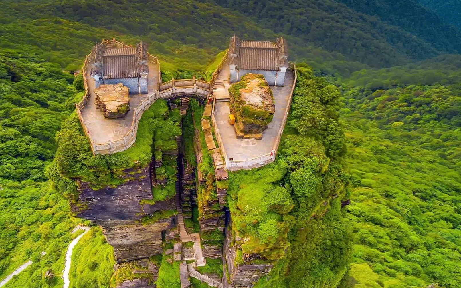 Huangguoshu Waterfall + Libo Xiaoqikong + Xijiang Qianhu Miao Village + Mount Fanjing + Zhenyuan Ancient Town 6-Day 5-Night Tour