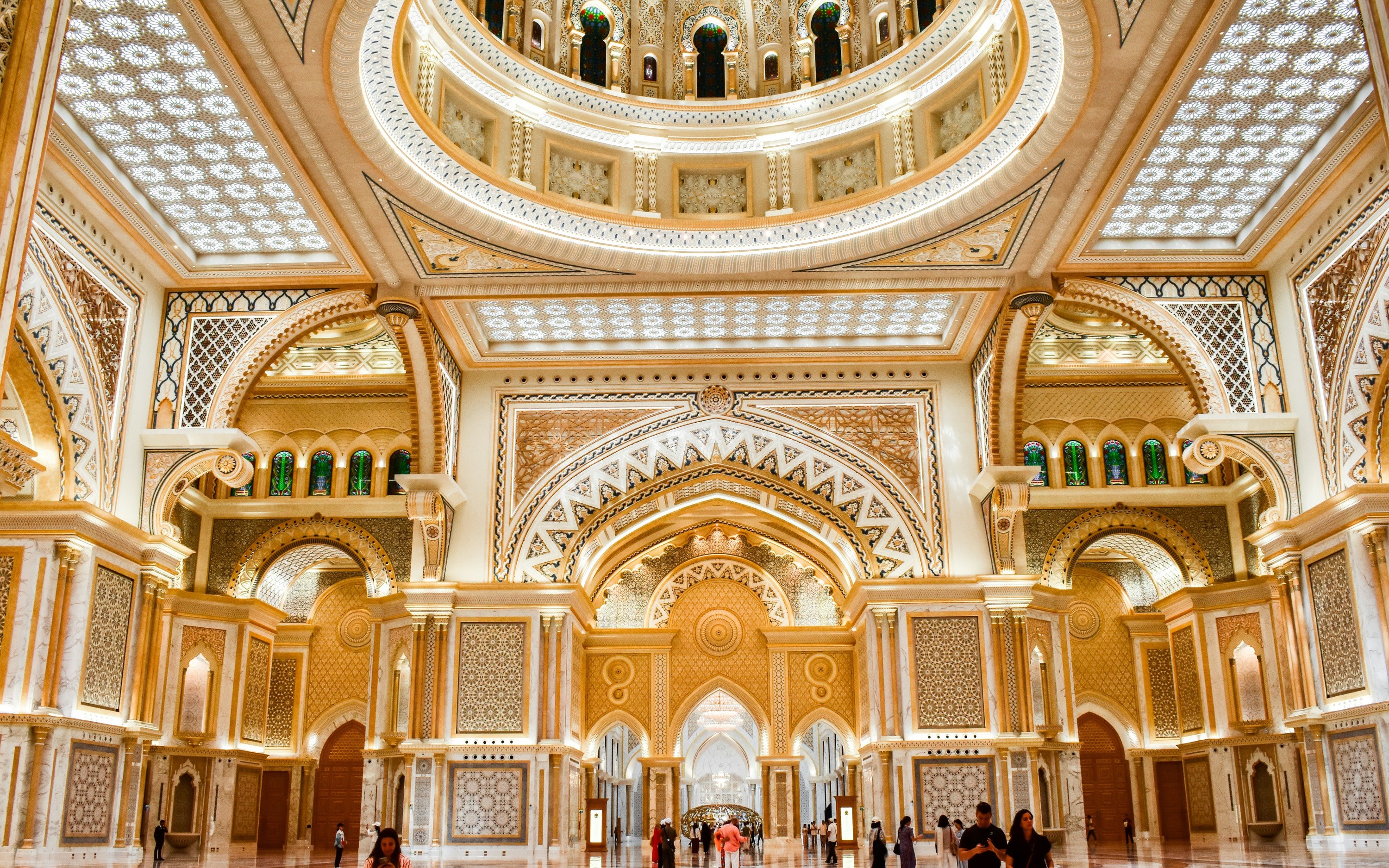 Abu Dhabi Presidential Palace, Louvre Museum, and Grand Mosque Day Trip - Downtown Hotel Pickup and Drop-off (Chinese Tour)