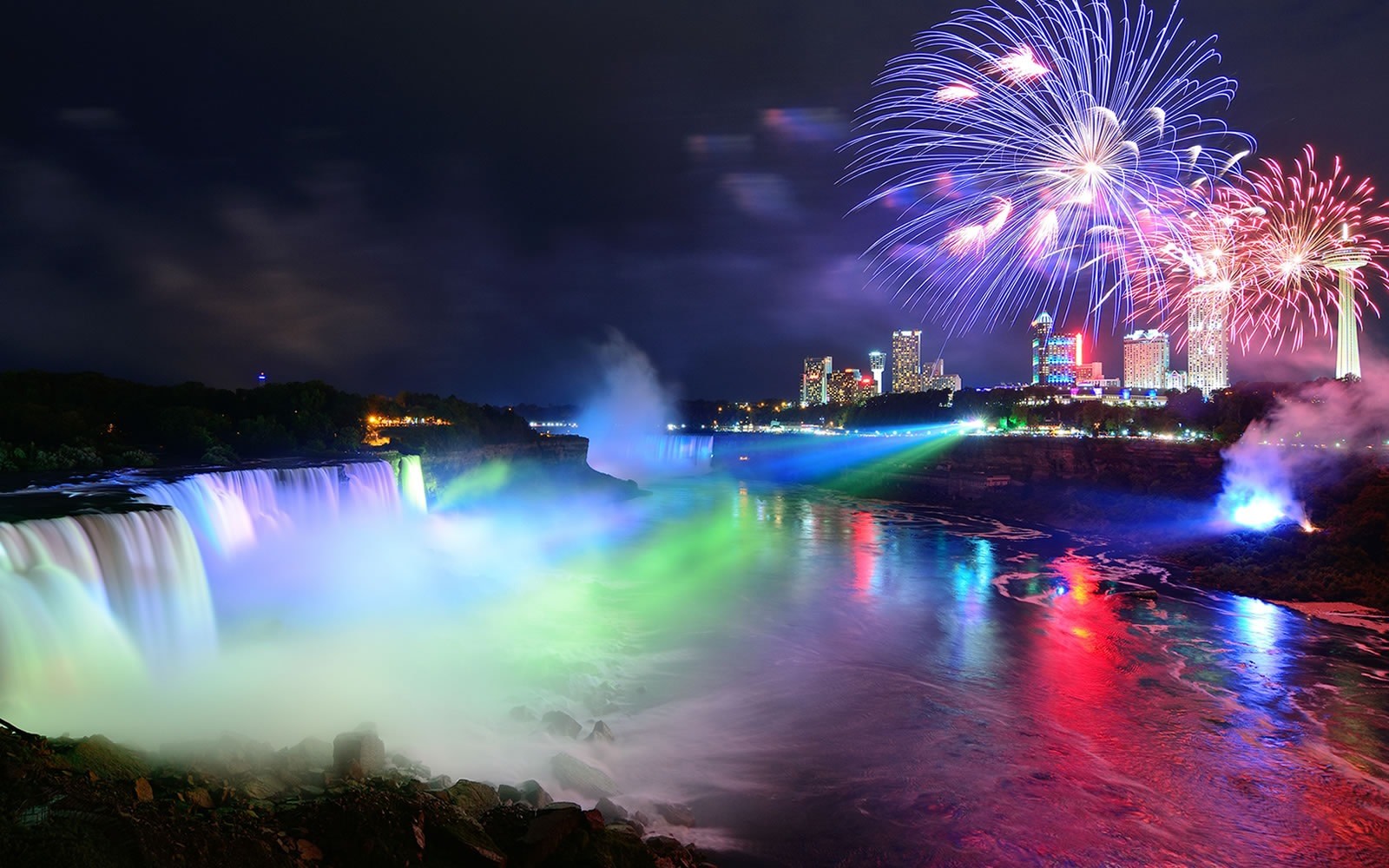 Niagara Falls Day and Evening Tour With Boat & Dinner (optional)