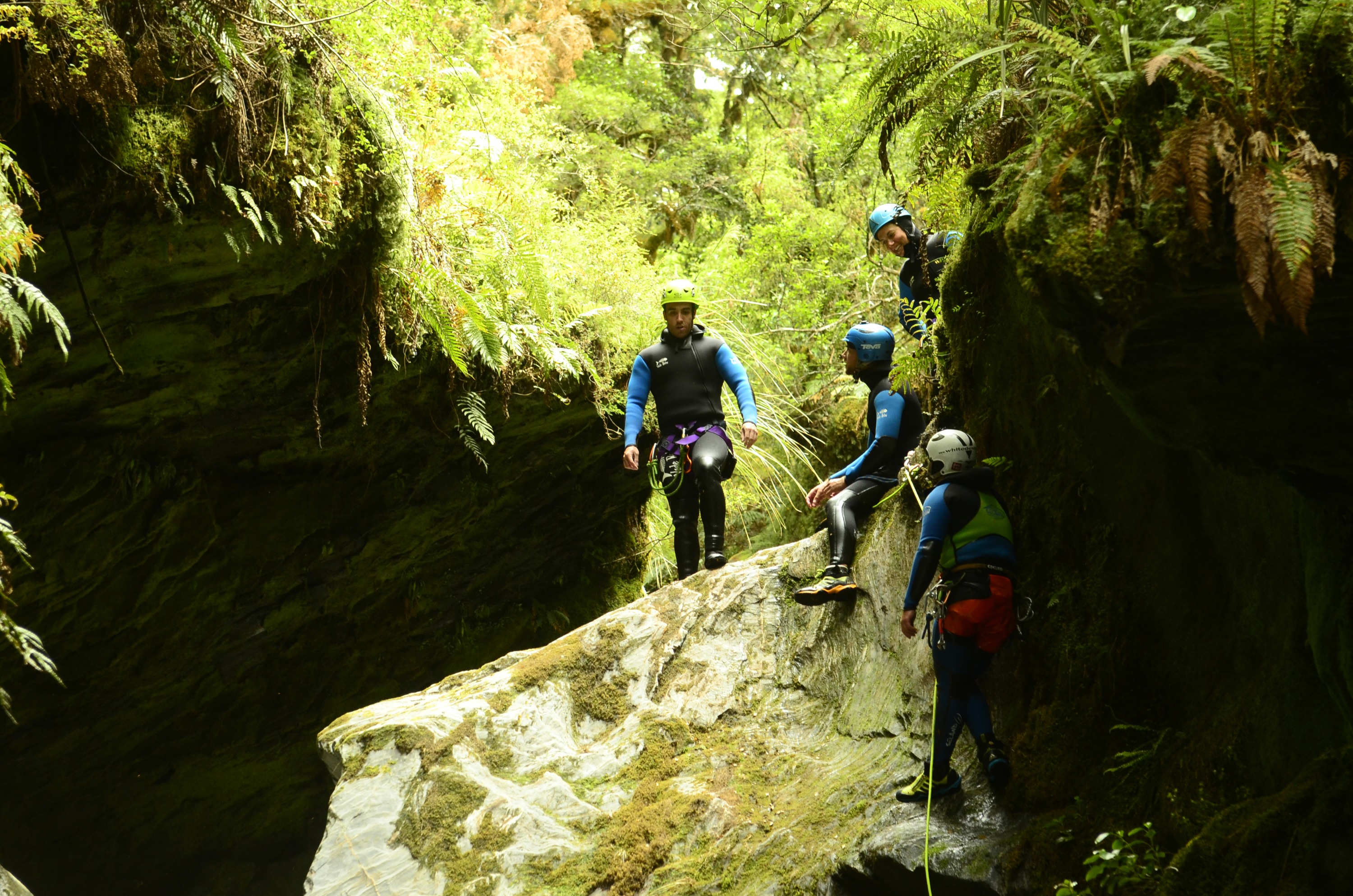 阿斯帕林山溪降導覽一日遊