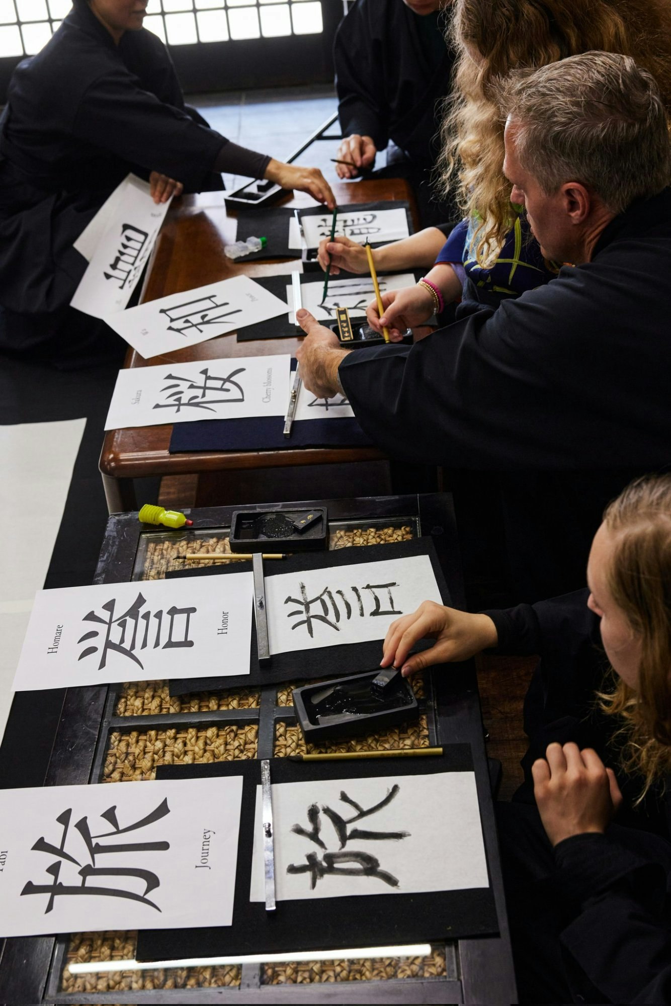 在大阪學習武士道和禪宗的武士書法