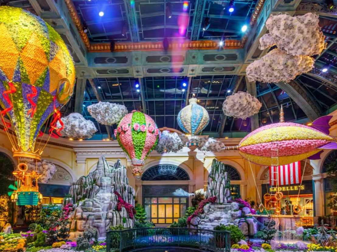 探索貝拉焦溫室花園，欣賞季節限定的藝術花卉造景與雕塑，感受令人驚嘆的視覺饗宴。