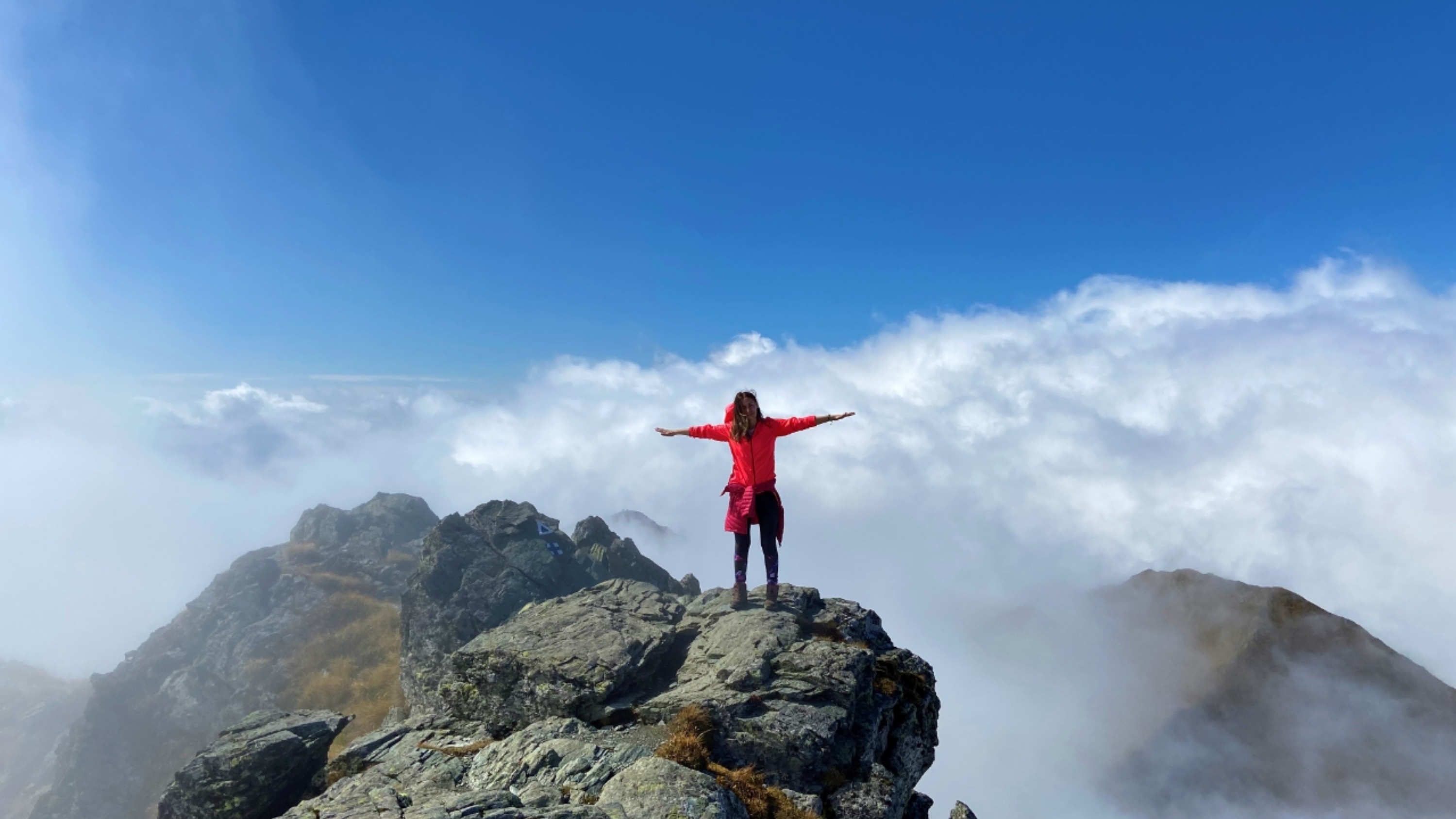 Carpathian Heights, Balea Cascada and lake hiking tour from Sibiu