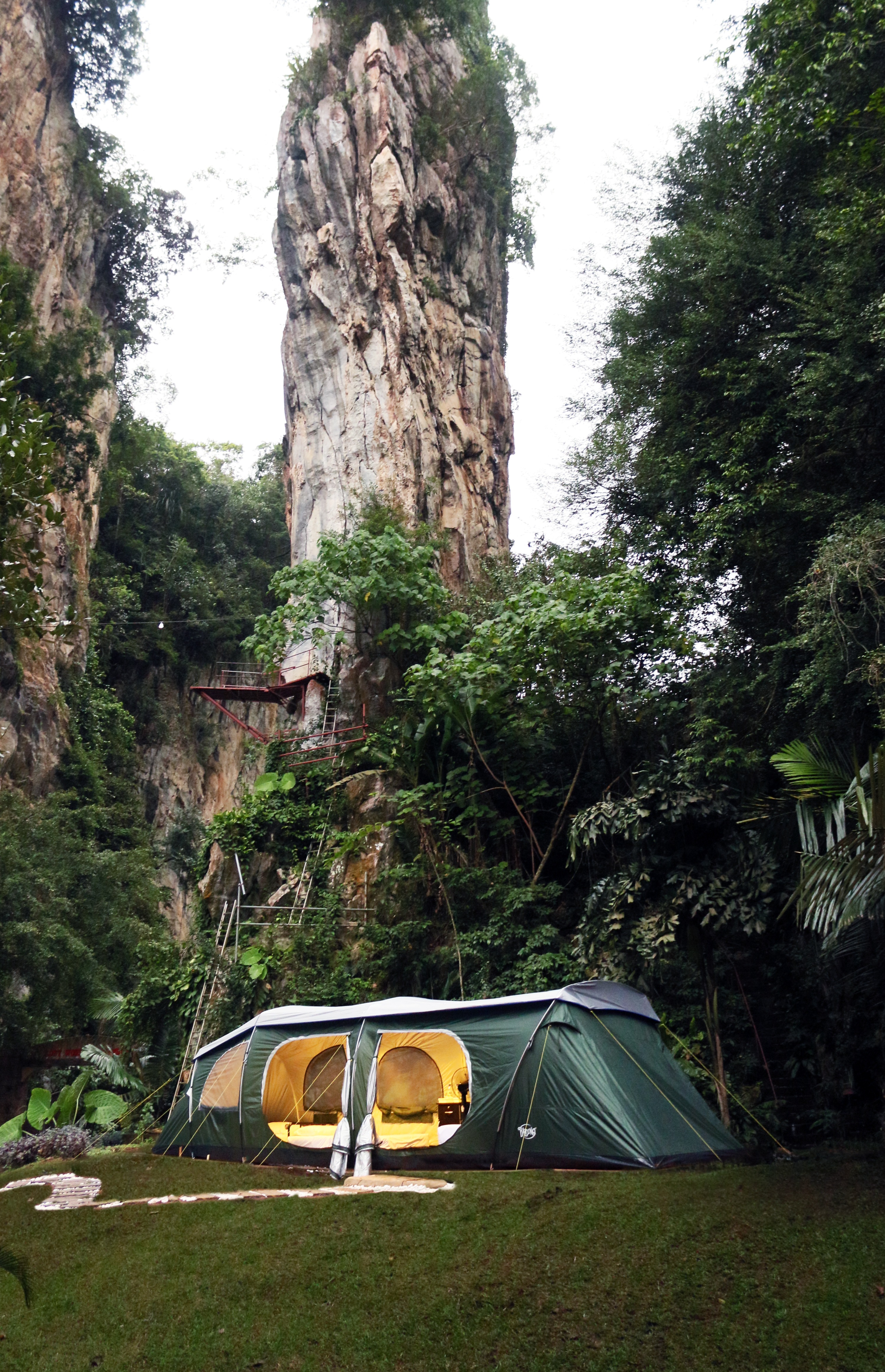 Lost World of Tambun Glamping/Floating Chalet Experience 