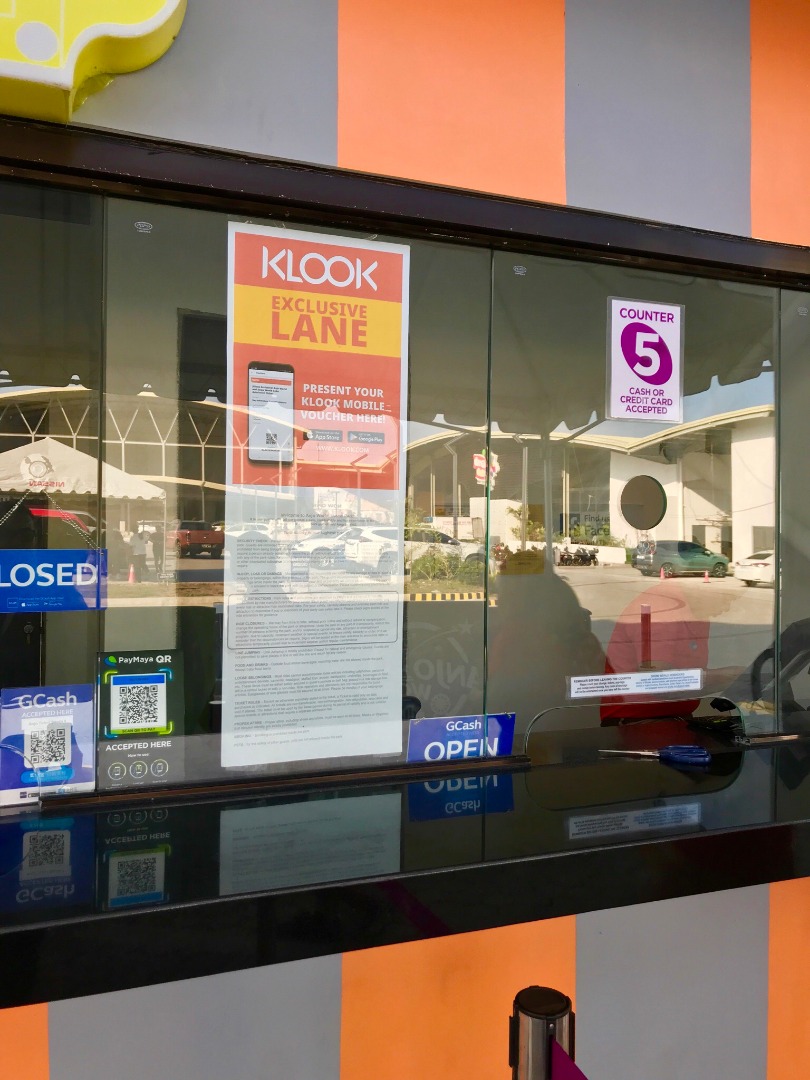 Present your voucher at the Klook Exclusive Lane