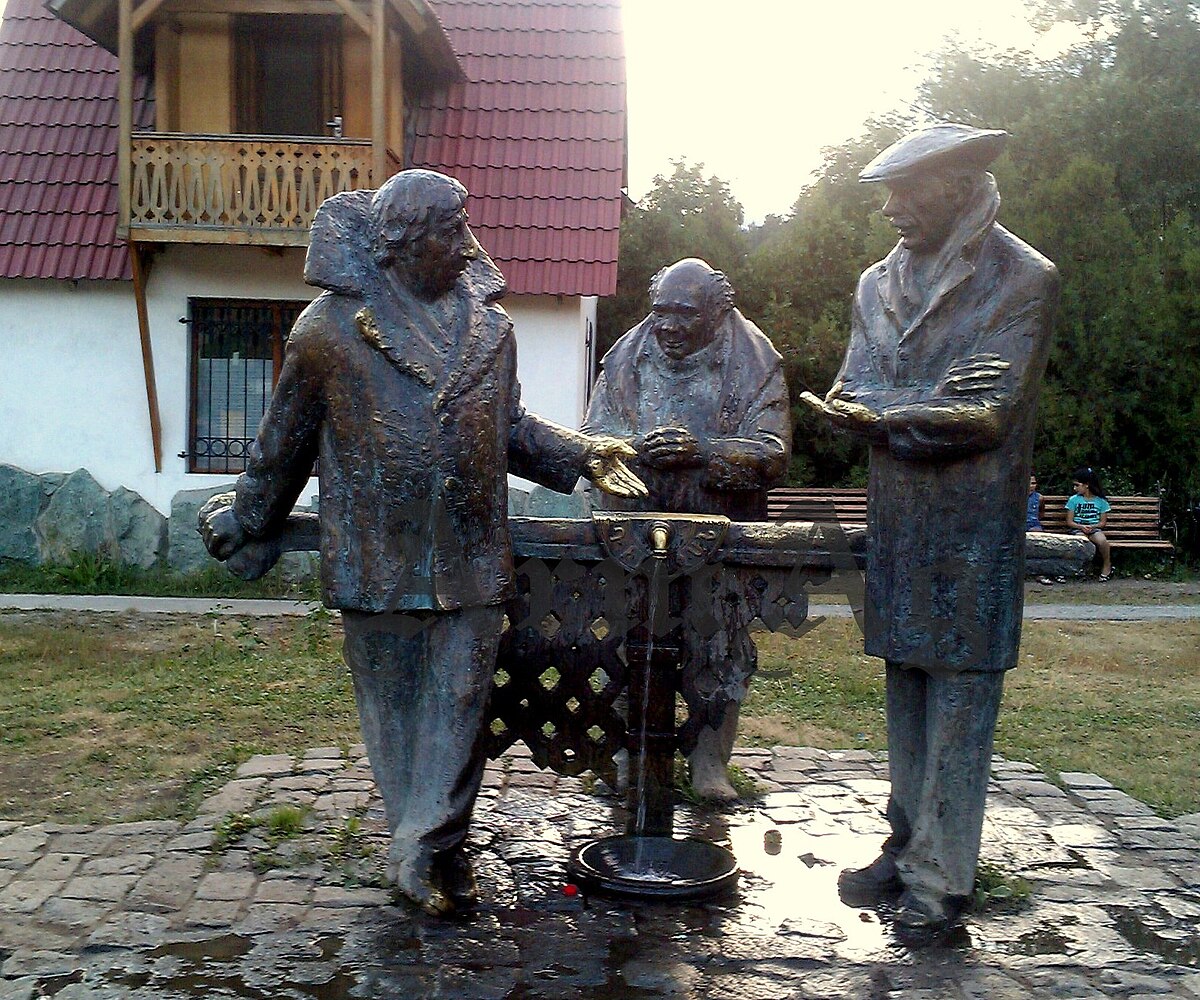Dilijan, Mimino Statue