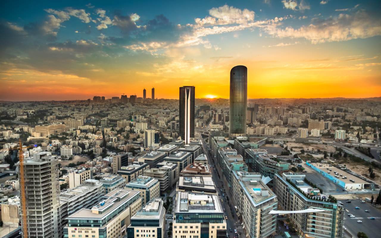 古老的石牆與現代的節奏交織，安曼訴說著歲月刻劃的故事。