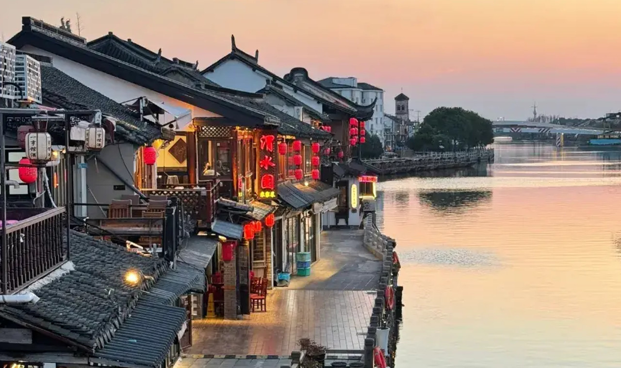 Zhujiajiao Ink Painting Ancient Town Day Tour in Shanghai (Driver equipped with AI translation)