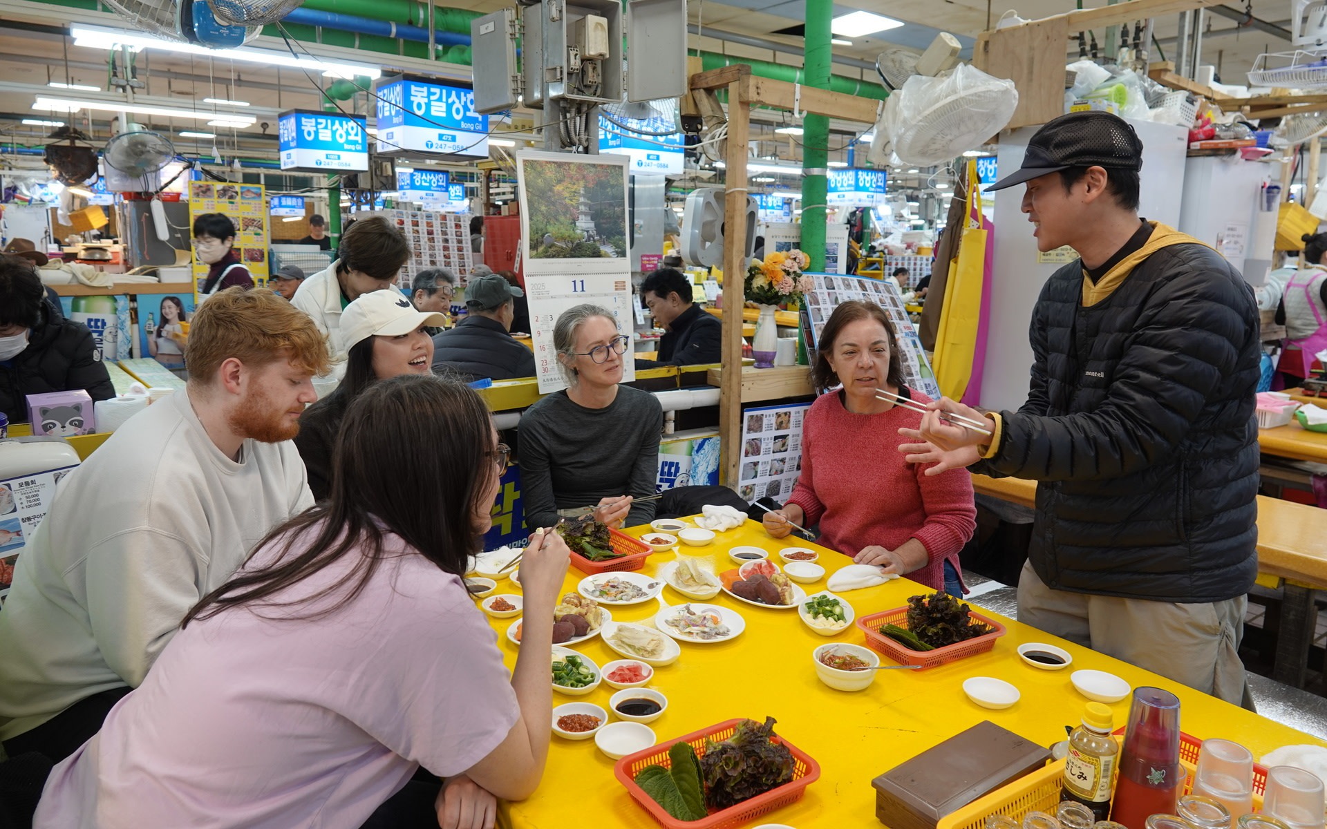 Jagalchi Market & Bupyeong Kkangtong Market Half-day Local Food & Small Group Tour