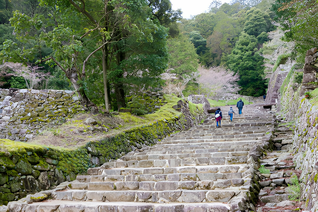 Azuchi Castle Ruins