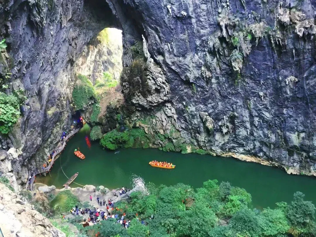 Guangzhou Private Day Tour to Gulong Canyon and Cave Fairland 