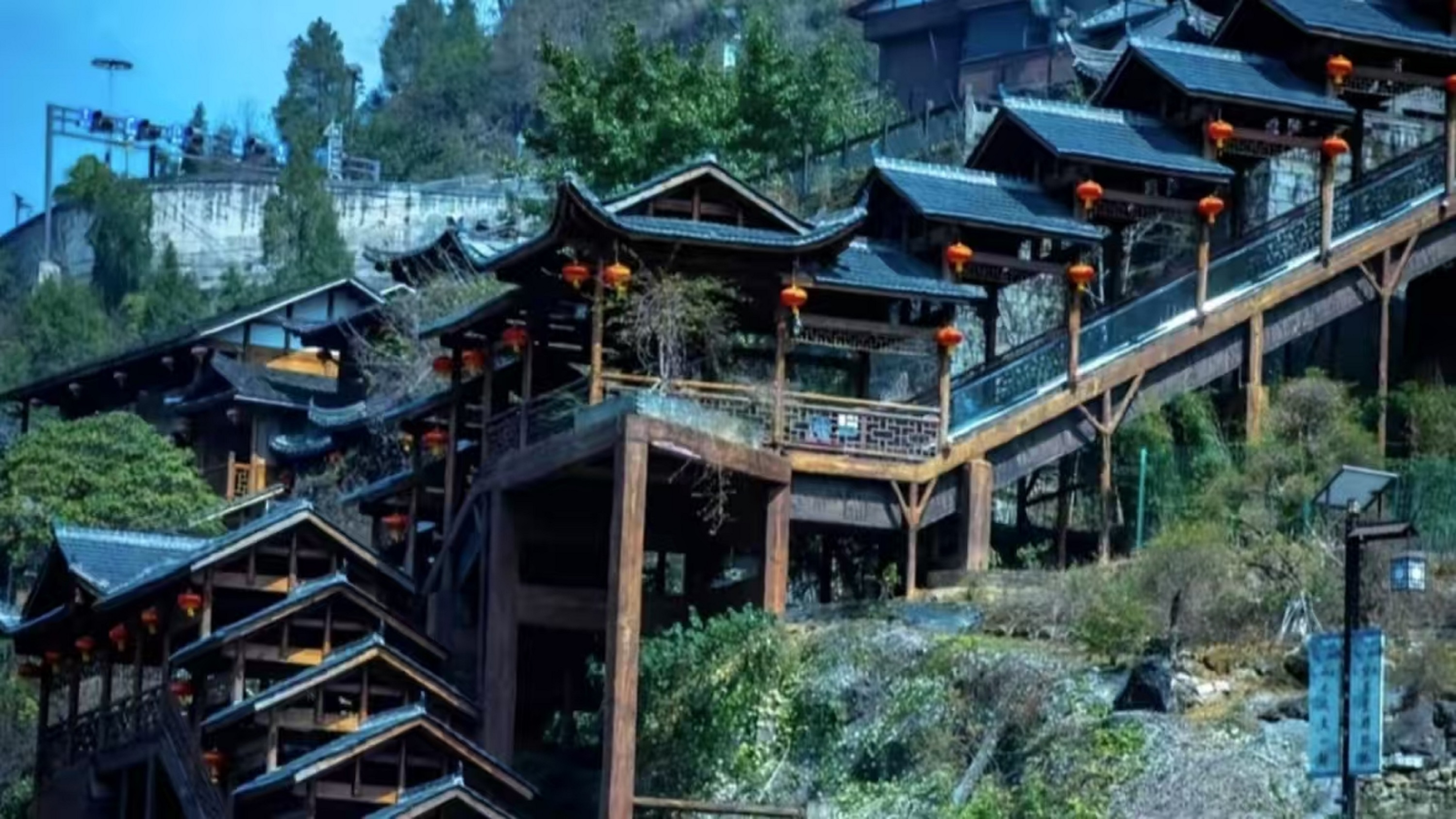 重慶魔幻山城暢玩五日遊（2~8人精品小團+天生三橋+仙女山公園+《印象武隆》演出+烏江畫廊遊船++磁器口川劇變臉+江景火鍋+統景溫泉）