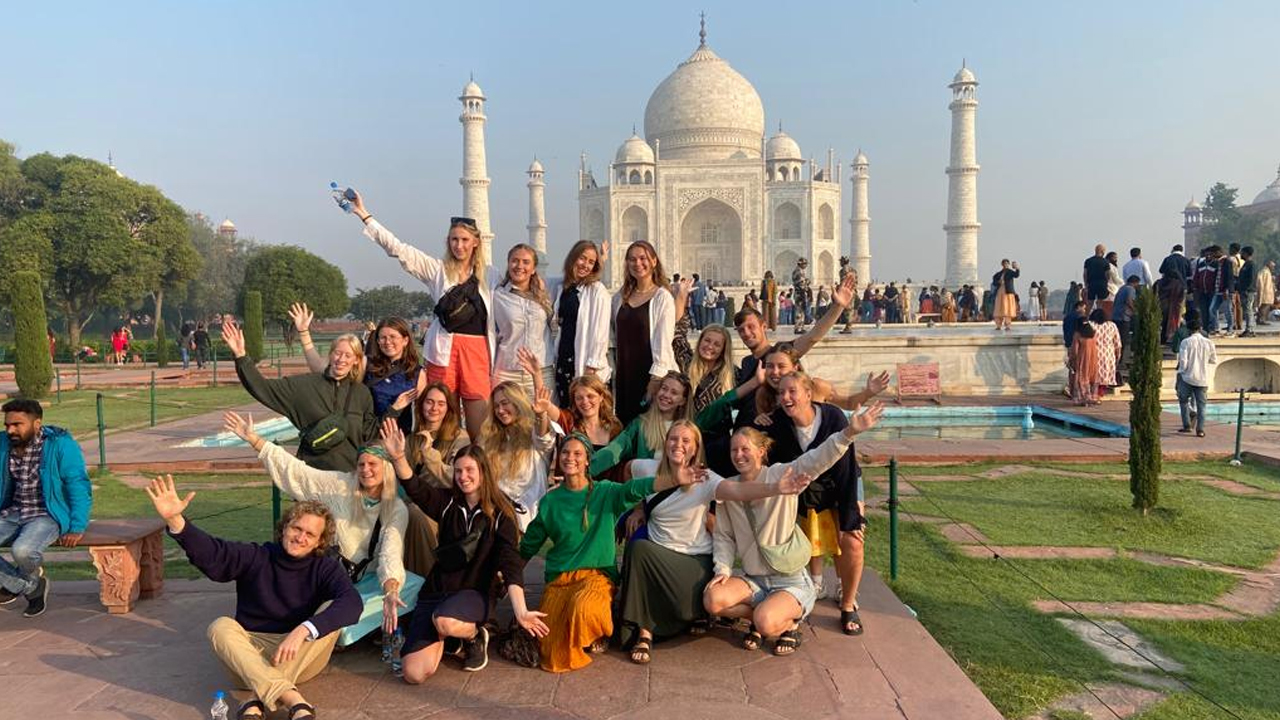 From Delhi: Private Day Trip to Agra by Gatiman Express Train