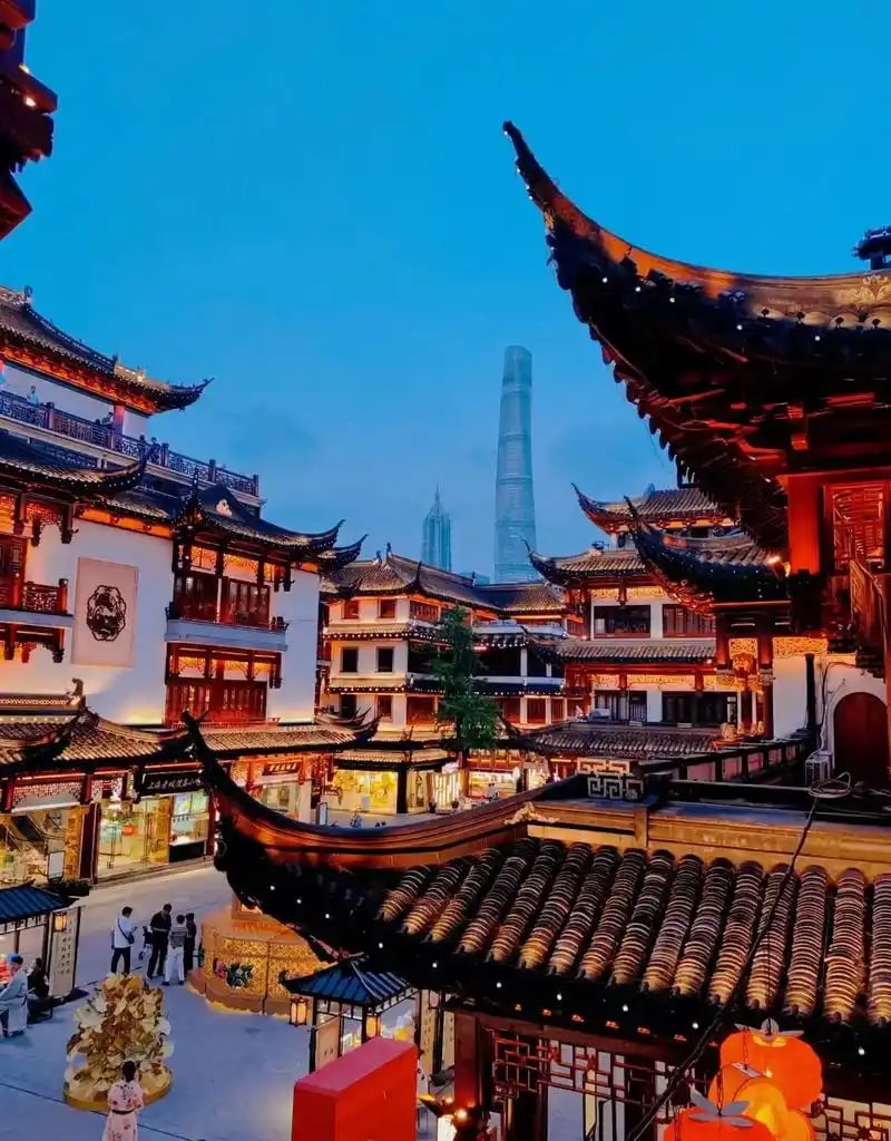 上海靜安寺+武康路+豫園+外灘+當地美食私家導覽一日遊 （自選海底撈火鍋/上海小籠包/羊肉串/片皮鴨/生煎）