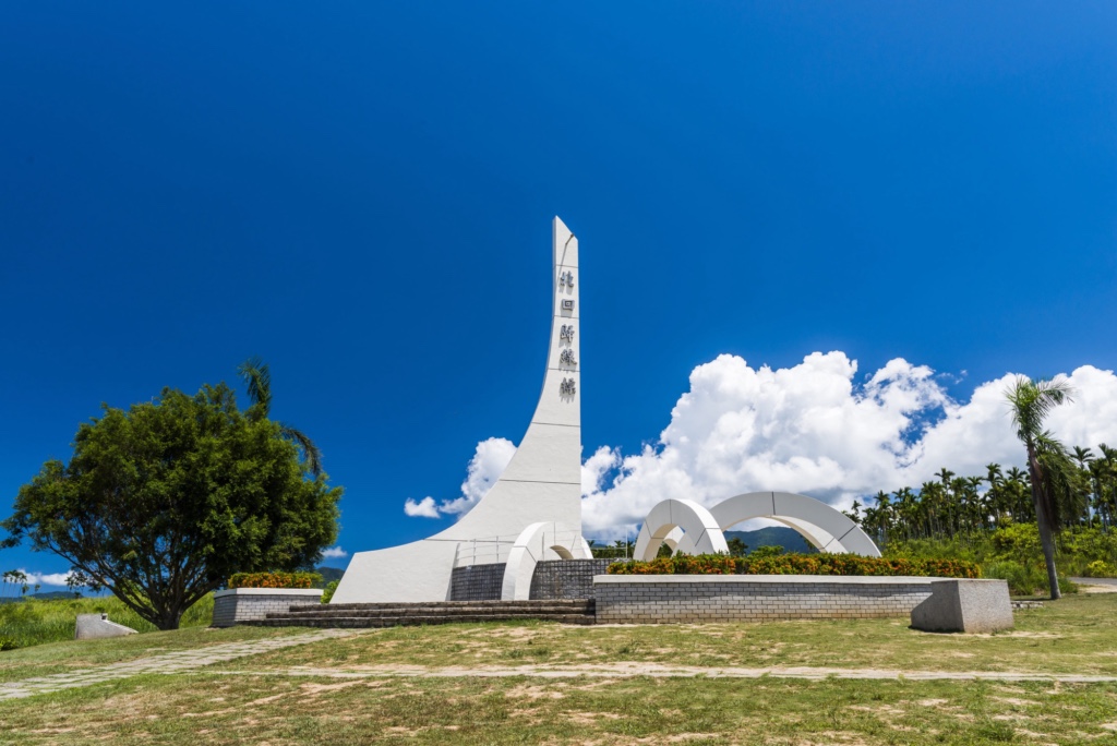 第二天：在北回歸線地標駐足，一腳跨亞熱帶、一腳跨熱帶，感受寬闊的視野。
