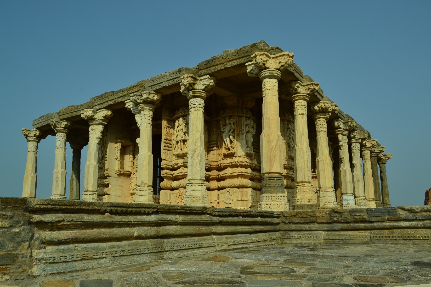 See Ranakpur Temple & Kumbhalgarh Fort with Mt Abu Drop from Jodhpur