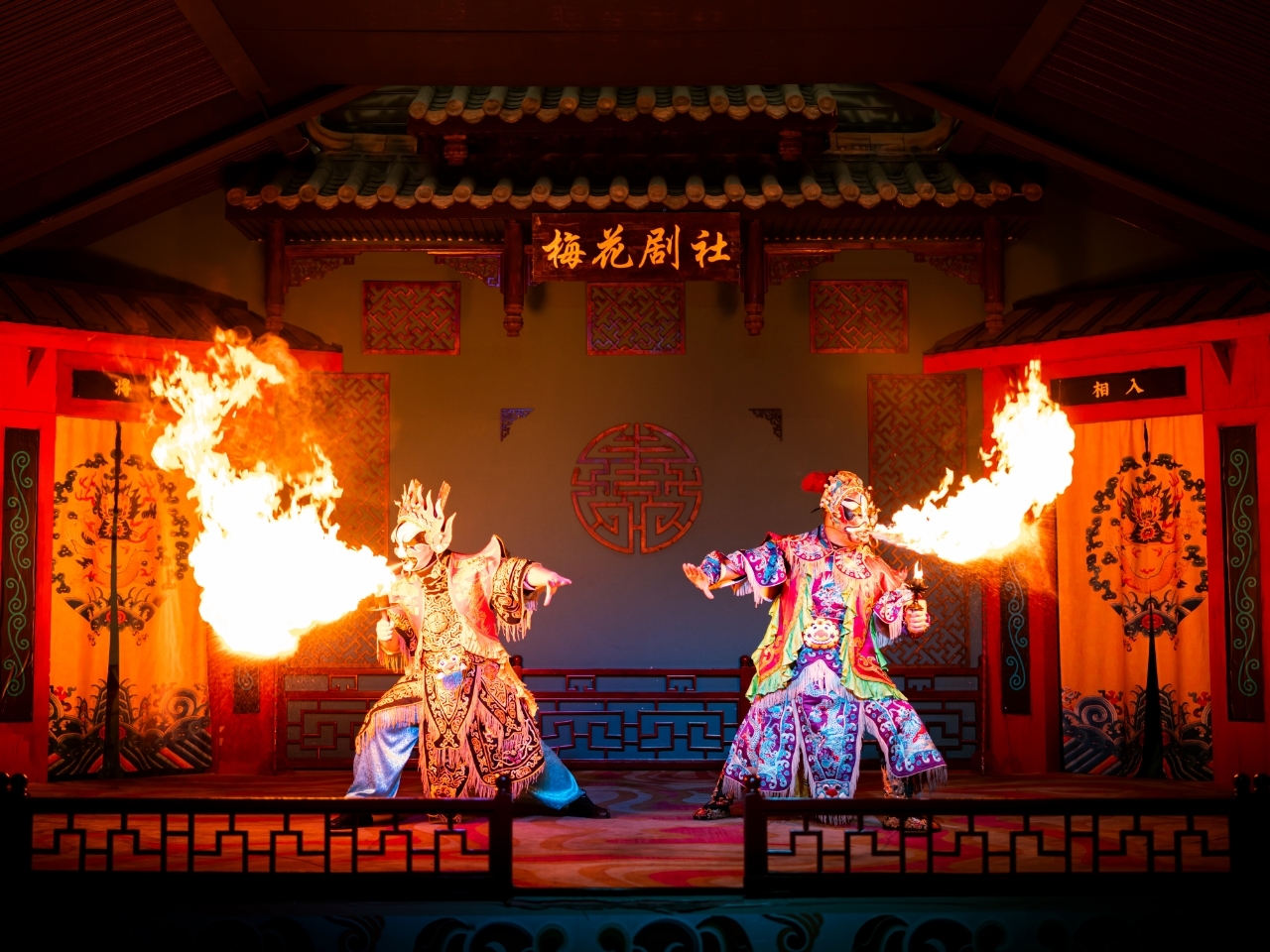 Chengdu Taikoo Li Store Plum Blossom Theatre* Intangible Cultural Heritage Sichuan Opera Face-Changing Performance