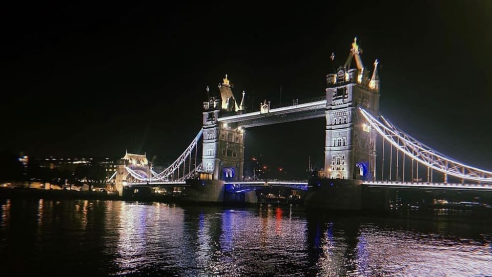 Tower Bridge aglow – London’s timeless beauty shining bright over the River Thames