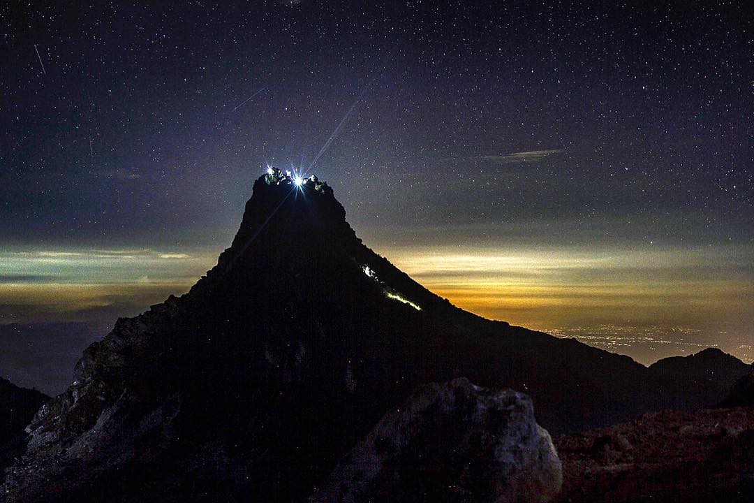 5-Days North Sumatra Tour : Jungle Trekking & Volcano Exploration 